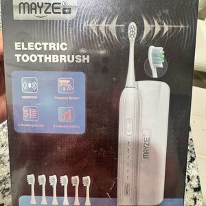 Mayze Electric Toothbrush with Extra Brush Heads